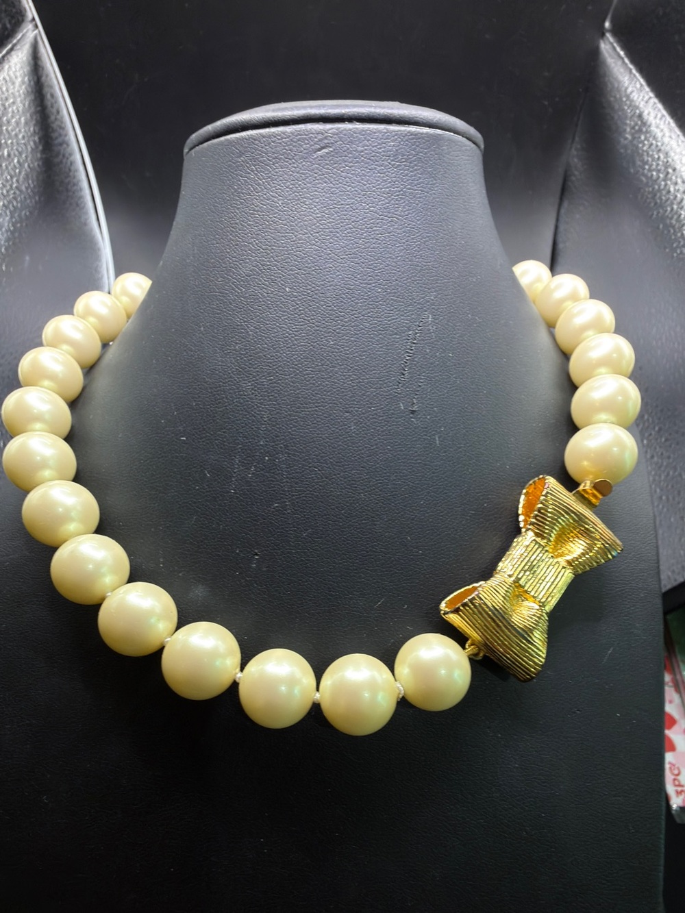 KATE SPADE ALL WRAPPED UP GLASS PEARL GOLD TONE RIBBON BOW NECKLACE - Picture 11 of 12
